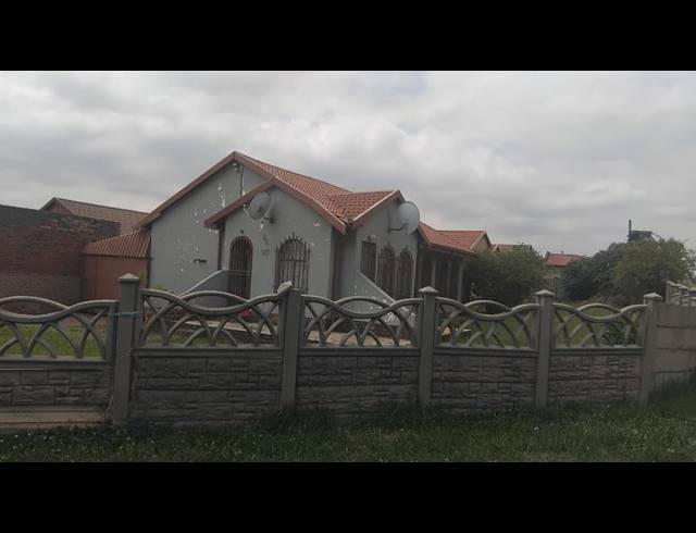 3 BEDROOM HOUSE FOR SALE IN ZAKARIYYA PARK